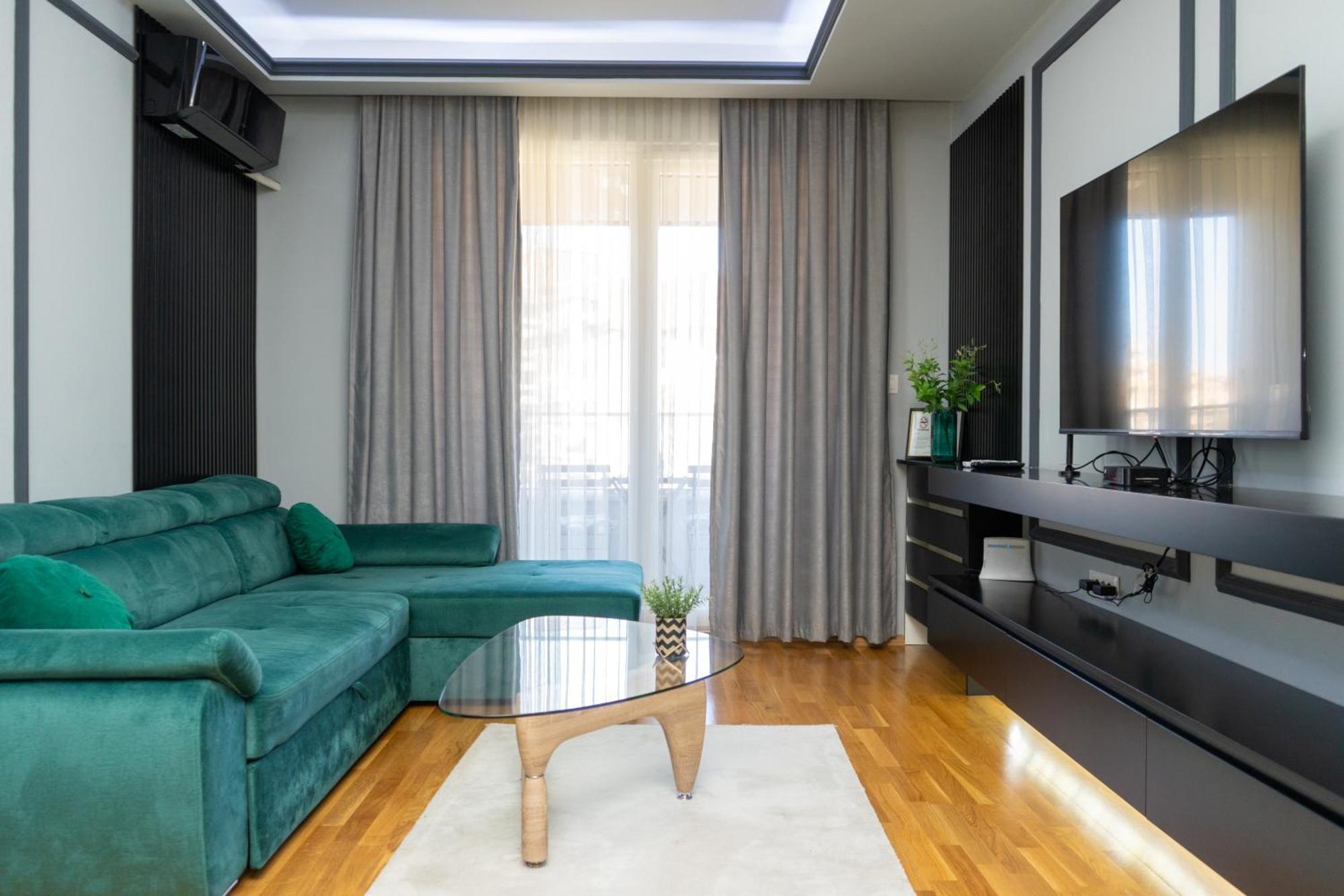 Unity Luxury - *
